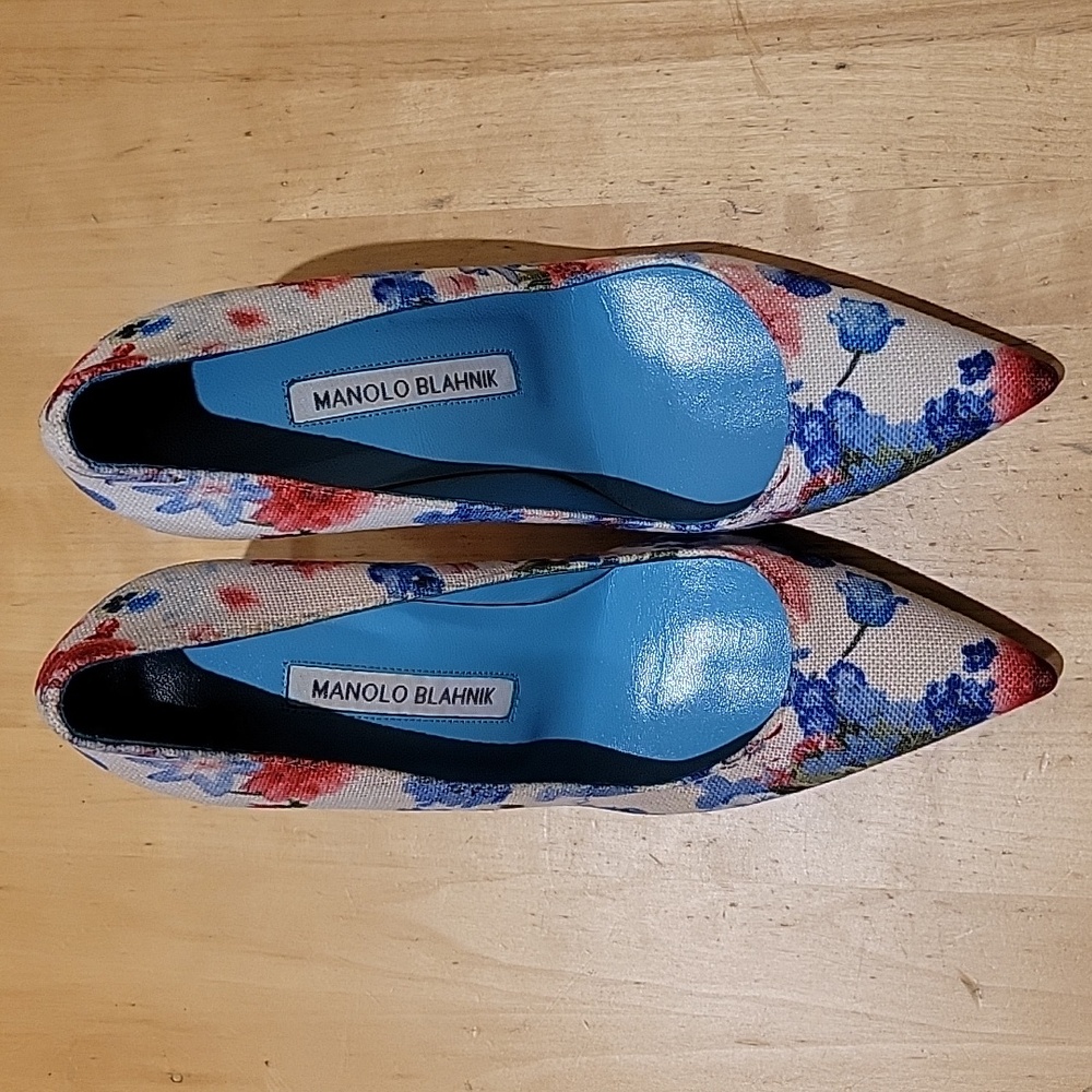 Manolo Blahnik Pointed Toe Floral Canvas Pumps - Picture 5 of 14